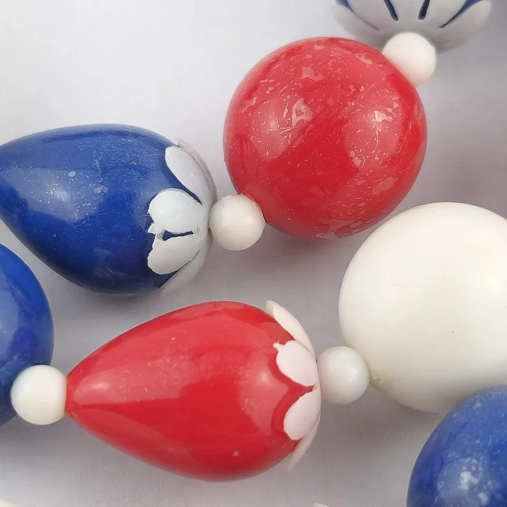 Vintage Red White Blue Triple Strand Bead Necklace Patriotic USA Hong‎ Kong